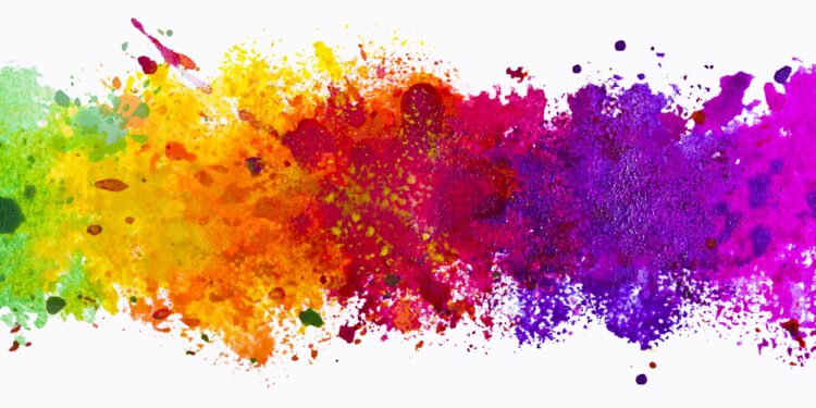 Industrielle Bodenmarkierungen in verschiedenen Farben kennzeichnen Verkehrswege und Sicherheitsbereiche auf Betriebsgelände