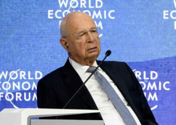 Wie viel Einfluss hat Klaus Schwab? Entdecke die Machtstrukturen des WEF in unserer Analyse