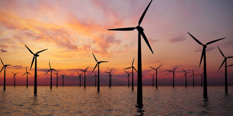 Moderne Windkraftanlagen vor bayerischer Landschaft, die den energiepolitischen Wandel nach Söders Ankündigung symbolisieren