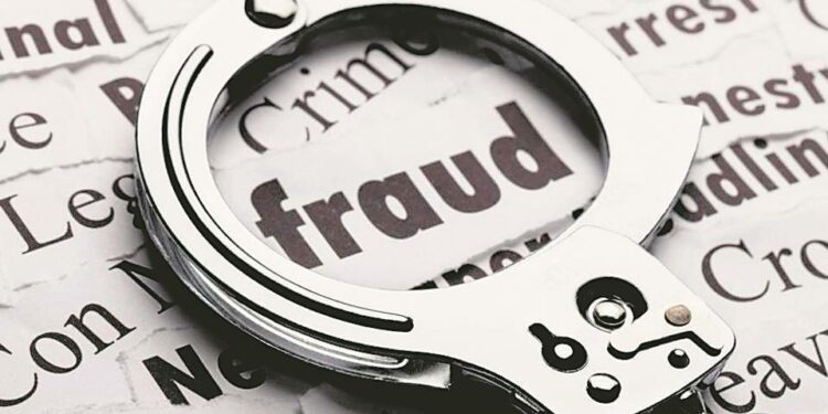 Die 10 betrügerischen Machenschaften, über die Sie 2024 Bescheid wissen sollten 1 Infografik zeigt die 10 häufigsten Betrugsmaschen 2024 mit Warnsymbolen und kurzen Beschreibungen