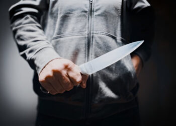 Erneuter Messerangriff in Frankfurt: Besorgnis über zunehmende Messerkriminalität in Deutschland 1 Polizeiabsperrung nach Messerangriff in Frankfurt, Symbol für zunehmende Messerkriminalität in deutschen Städten