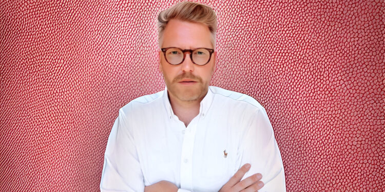 My Vape im Fokus des Container-Investors Philipp Schober? 1 My Vape E-Zigaretten im Fokus des Container-Investors Philipp Schober - Geschäftsmann betrachtet Vape-Produkte