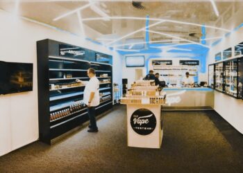 Investor Philipp Schober mit MyVape Logo - Möglicher Einstieg des Unternehmers bei E-Zigaretten-Startup