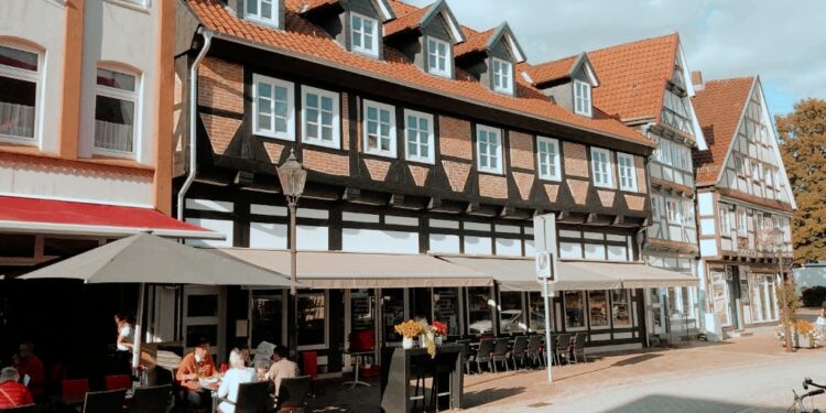 Ihr Guide zu: Historische Ferienwohnung in Celle - Informativ & charmant im Fachwerkhaus 1 Historische Ferienwohnung in Celle: Charmantes Fachwerkhaus mit informativer Ausstattung für einen authentischen Aufenthalt