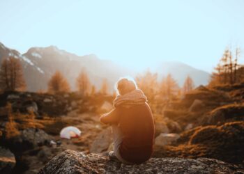 Ganzheitliche Therapie für Körper, Geist und Seele - Nadine Nissen bietet umfassende Heilungsansätze in ihrer Praxis