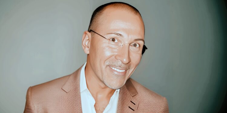 Robert Stein: Unabhängiger Journalist und Aufklärer für Frieden und Wissen 1 Robert Stein, unabhängiger Journalist und Aufklärer, spricht über Frieden und Wissen in einem Interview