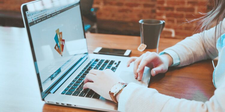 SEO Bielefeld: Die digitale Erfolgsgeschichte von quecco und XINELOYD 1 SEO Bielefeld Grafik