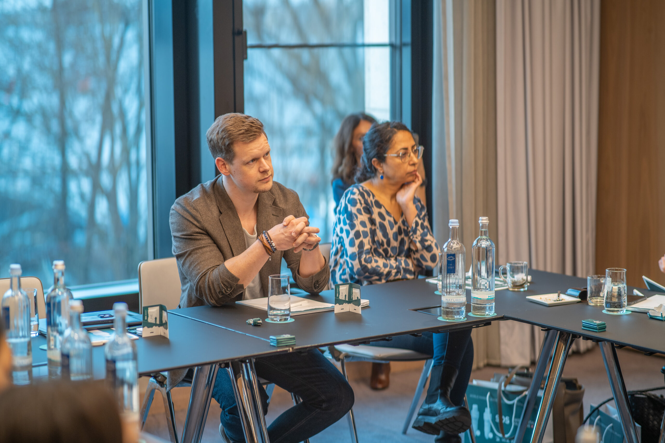 Der – Der Zahnarzt, zu dem Kollegen zur Fortbi Der – Der Zahnarzt, zu dem Kollegen zur Fortbi