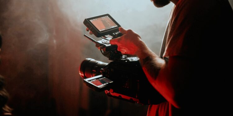 COMPANY CORE bringt Ihnen Neukunden rund um die Uhr 1 COMPANY CORE revolutioniert die automatisierte Kundenakquise durch intelligente Systeme