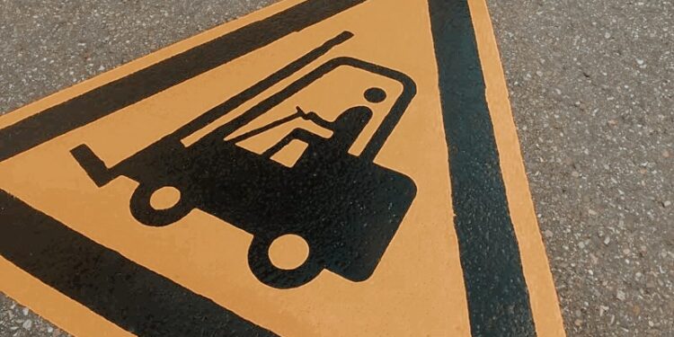 Sicherheit durch Bodenmarkierung - unsichtbare Grenzen zwischen Ordnung und Chaos in Industriehallen