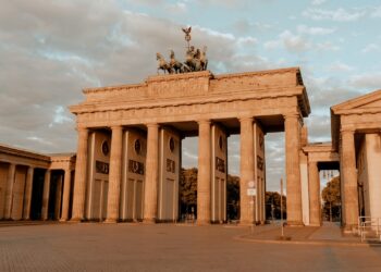 Staatskrise nach Karlsruhe-Urteil erschüttert die Fundamente der Republik wie ein düsteres Verhängnis