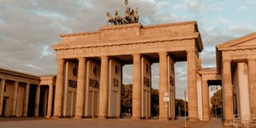 Staatskrise nach Karlsruhe-Urteil erschüttert die Fundamente der Republik wie ein düsteres Verhängnis