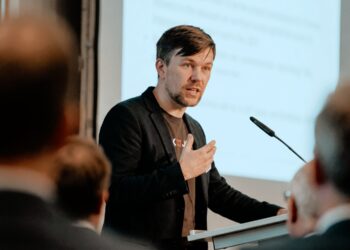 Zevedei: Österreichische Unternehmen ertrinken in der unaufhaltsamen Regelflut der Bürokratie